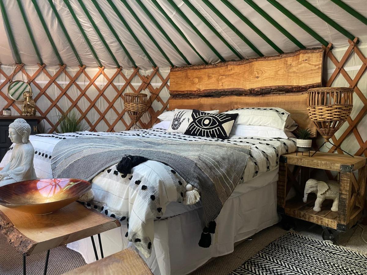 O Dan Y Coed Luxury Yurt With Hot Tub Chwilog Exterior foto