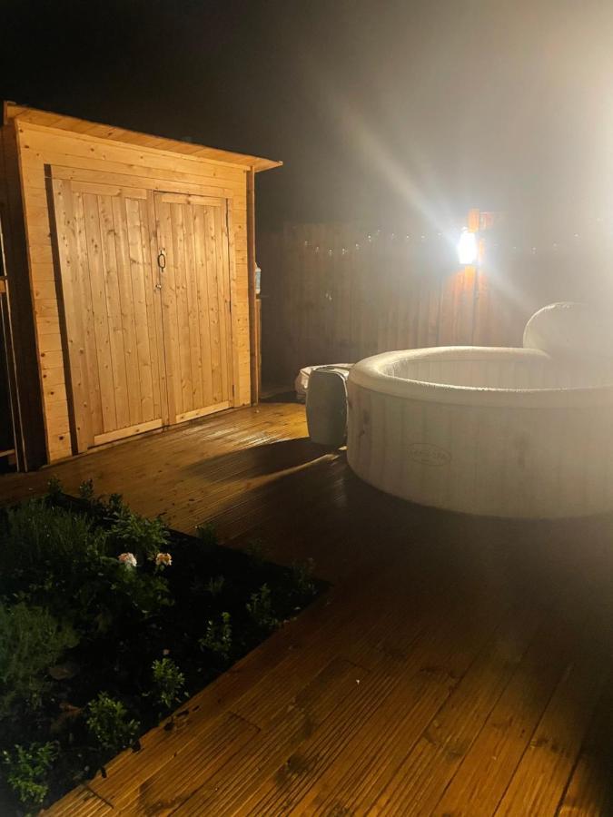 O Dan Y Coed Luxury Yurt With Hot Tub Chwilog Exterior foto